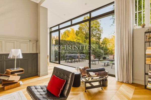 BORDEAUX LABOTTIÈRE – ÉLÉGANTE MAISON DE MAÎTRE AVEC JARDIN ET PISCINE