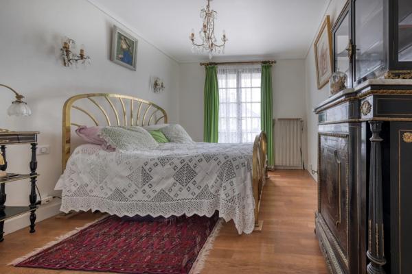 Maison à vendre 6 pièces BURES SUR YVETTE (91), spacieuse, 4 chambres, sous-sol total, terrain 1 565 m2