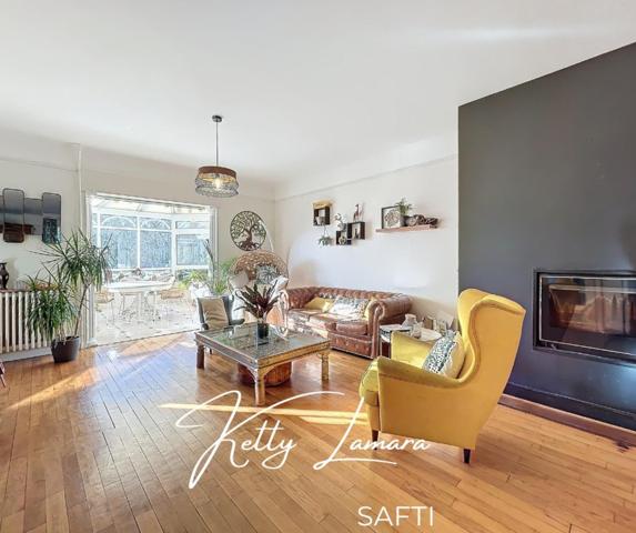 Grande maison de caractère avec piscine intérieure à Saint-Rémy-lès-Chevreuse