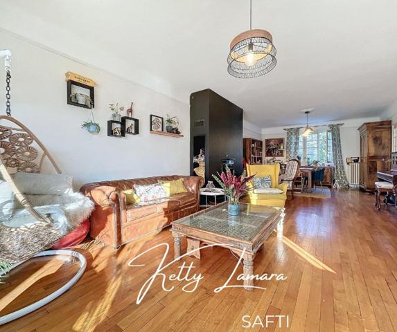 Grande maison de caractère avec piscine intérieure à Saint-Rémy-lès-Chevreuse