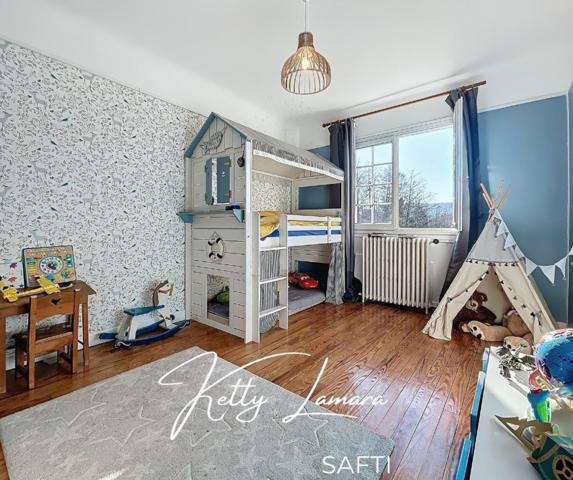 Grande maison de caractère avec piscine intérieure à Saint-Rémy-lès-Chevreuse