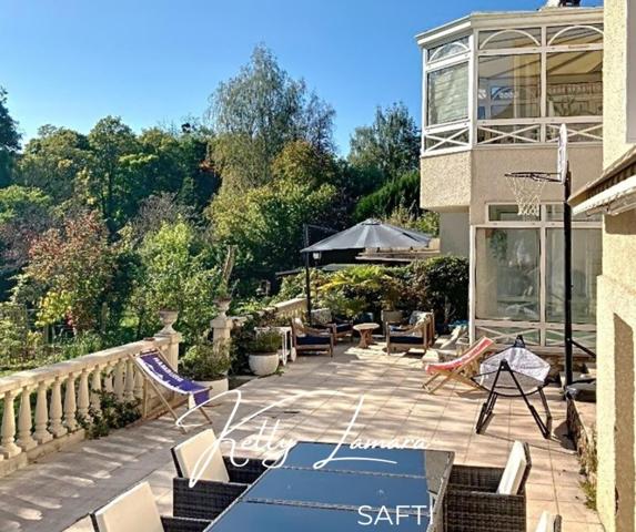 Grande maison de caractère avec piscine intérieure à Saint-Rémy-lès-Chevreuse