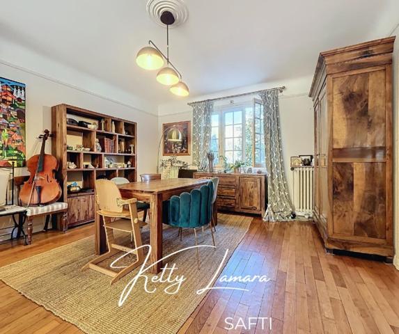 Grande maison de caractère avec piscine intérieure à Saint-Rémy-lès-Chevreuse