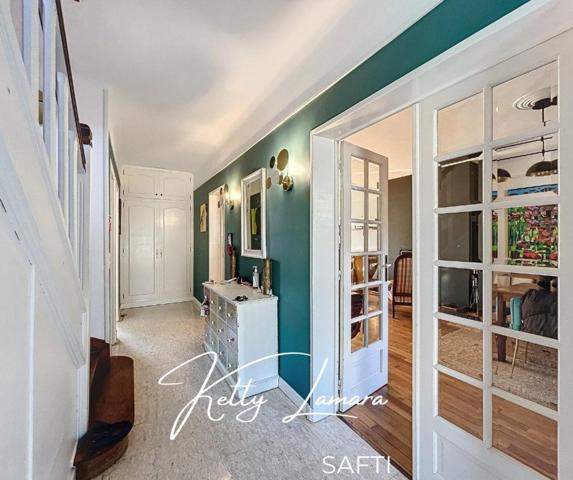 Grande maison de caractère avec piscine intérieure à Saint-Rémy-lès-Chevreuse