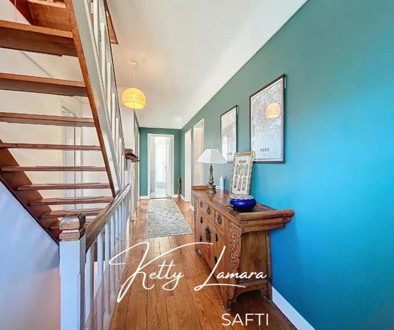 Grande maison de caractère avec piscine intérieure à Saint-Rémy-lès-Chevreuse