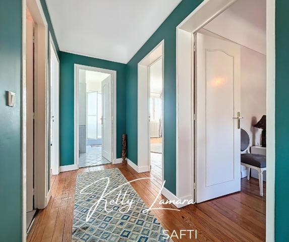 Grande maison de caractère avec piscine intérieure à Saint-Rémy-lès-Chevreuse