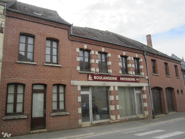 Ensemble immobilier à usage mixte professionnel et habitation mitoyenne