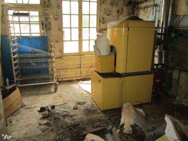 Ensemble immobilier à usage mixte professionnel et habitation mitoyenne