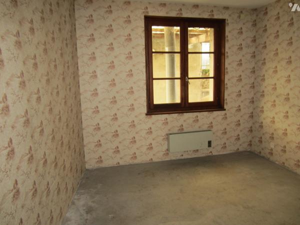 Ensemble immobilier à usage mixte professionnel et habitation mitoyenne