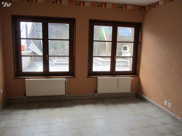 Ensemble immobilier à usage mixte professionnel et habitation mitoyenne