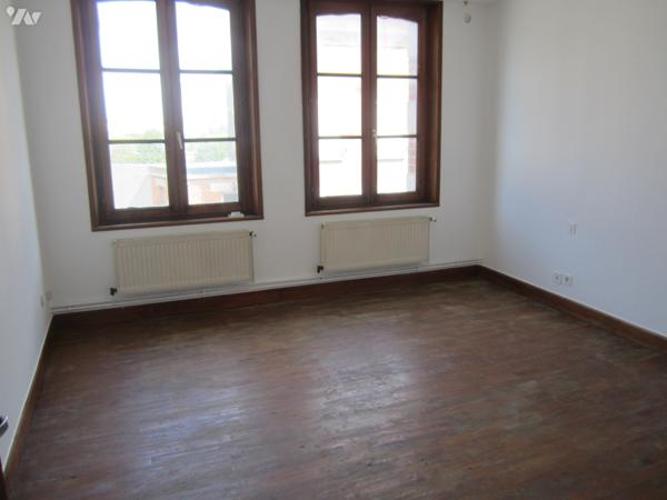 Ensemble immobilier à usage mixte professionnel et habitation mitoyenne