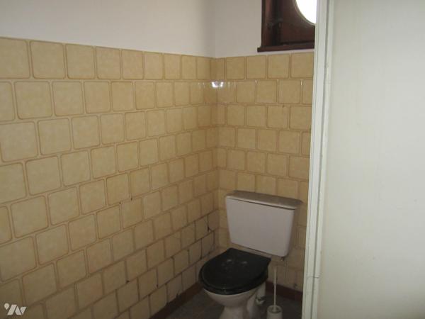 Ensemble immobilier à usage mixte professionnel et habitation mitoyenne