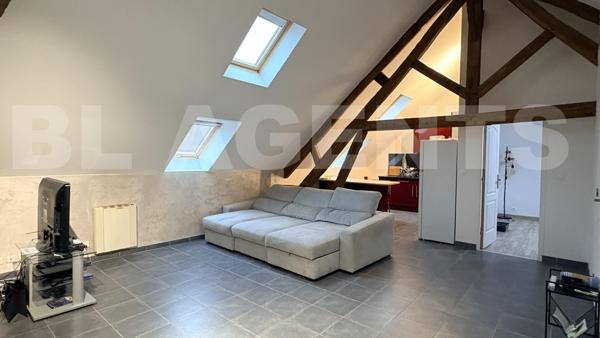 Charmant appartement de 66 m² situé en plein CENTRE-VILLE DE AUNEAU.