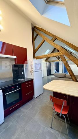Charmant appartement de 66 m² situé en plein CENTRE-VILLE DE AUNEAU.