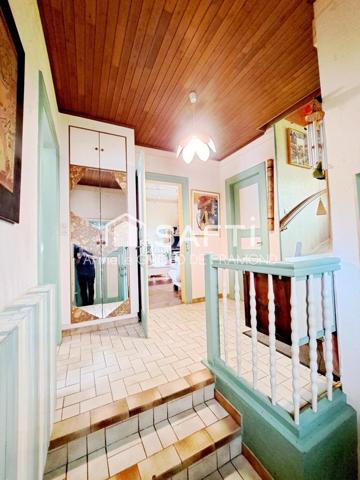 Dans l’agréable quartier du Haut-Poirier à Mulhouse, maison individuelle de 112m2 sur un terrain de 300m2 dans un environnement calme et verdoyant.