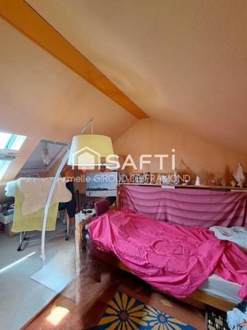 Dans l’agréable quartier du Haut-Poirier à Mulhouse, maison individuelle de 112m2 sur un terrain de 300m2 dans un environnement calme et verdoyant.