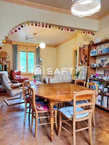 Dans l’agréable quartier du Haut-Poirier à Mulhouse, maison individuelle de 112m2 sur un terrain de 300m2 dans un environnement calme et verdoyant.