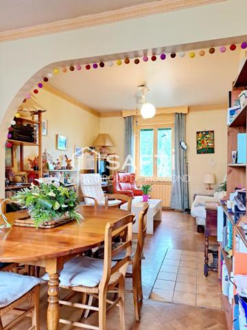 Dans l’agréable quartier du Haut-Poirier à Mulhouse, maison individuelle de 112m2 sur un terrain de 300m2 dans un environnement calme et verdoyant.