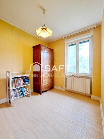 Dans l’agréable quartier du Haut-Poirier à Mulhouse, maison individuelle de 112m2 sur un terrain de 300m2 dans un environnement calme et verdoyant.