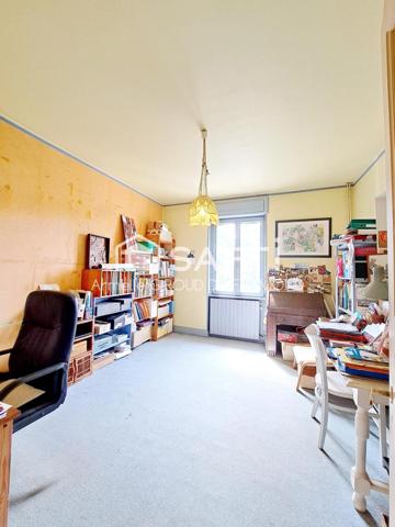 Dans l’agréable quartier du Haut-Poirier à Mulhouse, maison individuelle de 112m2 sur un terrain de 300m2 dans un environnement calme et verdoyant.