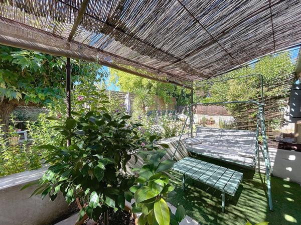 Villa entièrement de plain-pied, 93 m2 habitables, 4 pièces 3 chambres, garage et jardin