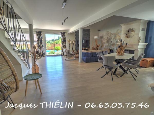 PROPRIÉTÉ 295 m² HABITABLES AVEC PISCINE ET TOUTES COMMODITÉS SUR PLACE