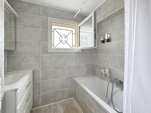 Fréjus-Plage - Superbe 3 pièces rénové - Dernier étage - terrasse