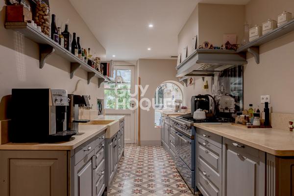 L'ÉCRIN SOUVERAIN : 370 M² D'EXCEPTION EN PLEIN CENTRE HISTORIQUE