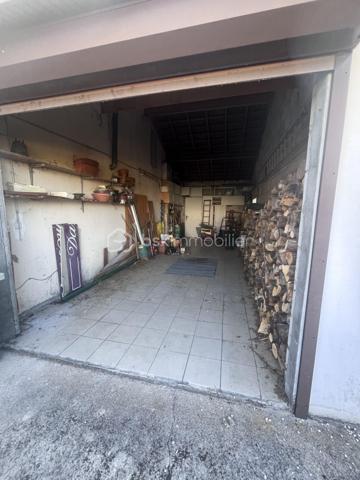 Maison individuelle de 129m² 

Dans quartier calme et résidentiel, proche des écoles, bus DIVIA, des commerces et du parc Pré THOMAS, jolie maison familiale.
.
Entrée, Cuisine pouvant être ouverte sur séjour, séjour donnant sur une véranda. une chambre avec SDD. WC, Buanderie avec accès cave .
Bel escalier donnant accès à l'étage 4 chambres dont une avec loggia et une autre avec cabinet de toilette (pouvant être transformé en SDD)
SDB, WC.
Chauffage individuel gaz, poêle à bois ( tubage refait et ramonage 2026 effectué ) 
Grenier, grand garage de 30m².

Le tout sur un jardin de 579m²

Travaux réalisés : Fenêtres PVC double vitrage, volets roulants électriques , isolation des combles, toiture nettoyée.

Prévoir travaux afin de mettre à votre goût cette jolie maison familiale.
    
Date de réalisation du DPE 18/06/2026.
      
Consommation énergie primaire : E : 312 kWh/m²/an
Emission de C02:  D : 44kgC02/m²/an
Montant estimé des dépenses annuelles d'énergie pour un usage standart : entre 2761€ et 3735€  sur les années 2021,2022,2023 ( abonnements compris