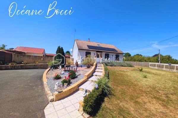 Charmante maison familiale - 5 chambres - 140 m² habitable édifiée sur un sous-sol total, le tout sur un terrain entièrement clos d'environ 1200 m².

Au RDC : Entrée, cuisine meublée équipée ouverte sur un beau salon/séjour, une véranda conçu de façon a apporter une pièce de vie supplémentaire, 1 WC, 2 chambres

A l'étage : 1 pièce palière, 2 chambres, 1 bureau.

Au sous-sol : 1 cuisine d'été, 1 buanderie, 1 cave, 1 chambre, 1 garage avec porte motorisée

A l’extérieur : Grande terrasse avec pergola bio-climatique, 1 grand garage, 1 car-port, 2 accès avec portail motorisé.

Chacune des pièces sont équipées de la climatisation réversible, un pôle à granules programmable est présent dans le salon, les panneaux solaires présents permettent une autoconsommation, un puits fonctionnel alimente le réseau d'arrosage extérieur ainsi qu'une partie de la buanderie.

Afin de venir découvrir par vous-même votre futur maison, décrochez vite votre téléphone et programmons ensemble une visite !