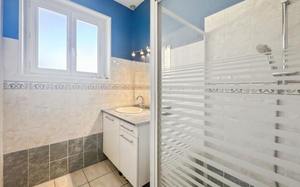 Immeuble à vendre    4 pièces • 103,21 m2 Valence