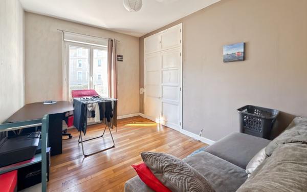 Immeuble à vendre    4 pièces • 103,21 m2 Valence