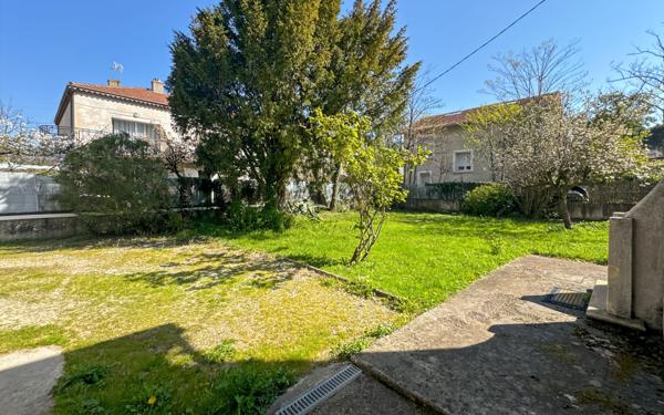 Immeuble à vendre    4 pièces • 103,21 m2 Valence