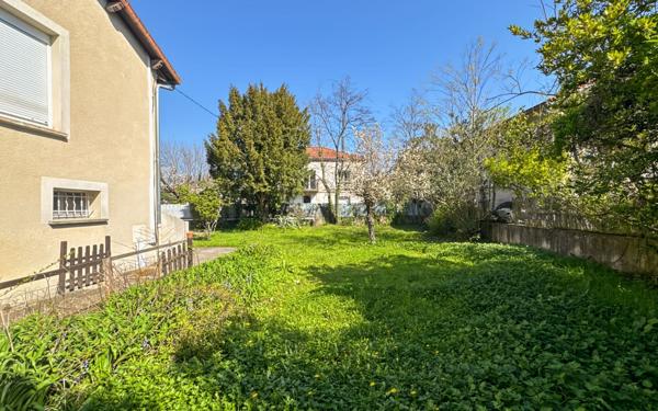 Immeuble à vendre    4 pièces • 103,21 m2 Valence