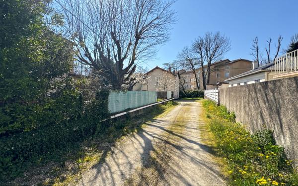 Immeuble à vendre    4 pièces • 103,21 m2 Valence