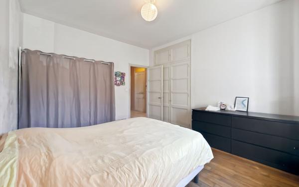Immeuble à vendre    4 pièces • 103,21 m2 Valence