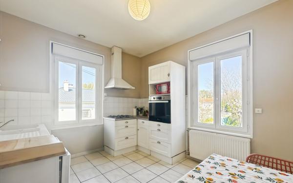 Immeuble à vendre    4 pièces • 103,21 m2 Valence