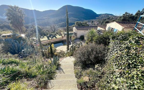 Maison à vendre    15 pièces •  Les Adrets-de-l'Estérel