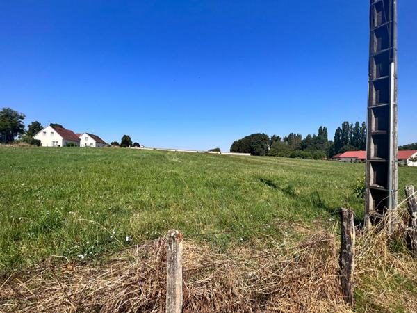 70130 - FRETIGNEY ET VELLOREILLE - Terrain 11010 m² - Prix : 185000  honoraires charge vendeur