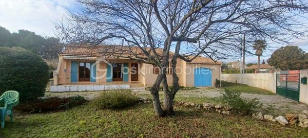 A VENDRE VILLA DE 95.43 m2 sur 865 m2 de terrain.
Habitation en rez-de-chaussée très lumineuse avec une grande pièce à vivre de 38.50 m2, avec une cheminée + insert et cet espace est climatisé. 3 chambres 1 salle de bain et douche 1 wc indépendant 1 garage de 24 m2 Terrain plat de 1084 m2. 
Le terrain plat, arboré, entièrement clôturé avec des Oliviers qui produises est son véritable atout avec une exposition Sud. Le Terrain est piscinable. La terrasse peut accueillir un BBQ. 
Un espace est dédié pour le potager, Eau du Canal et 2 Abris de jardin. Le Village est très bien desservi au niveau scolaire, transport, pharmacie, médecins et tous autres commerces. A750 à 2 minutes. 
Quartier résidentiel du village très calme. La villa a été construite en l'année 1988 et a besoin aujourd'hui d'un nouveau coup de jeune, en passant par un rafraîchissement complet pour vraiment révéler tout son joli potentiel. 
Information d'affichage énergétique sur ce bien : Classe ENERGIE C indice 179 et classe CLIMAT A indice 5. 

Votre contact pour tous renseignements et une visite. Fabrice Boubal Conseiller Bskimmobilier. Port : Voir le téléphone Mail : Contacter Agent commercial indépendant (EI). Rsac : 37815191400058 Montpellier 34 Cette annonce référence 320508 vous est présentée par votre agent commercial BSK Immobilier FABRICE BOUBAL (EI) immatriculé au RSAC de MONTPELLIER (34000) sous le numéro 37815191400058. 
Prix du bien : 299 000,00 € F.A.I
Les honoraires d'agence sont à la charge de l'acquéreur. 
A propos des performances énergétiques : Date de réalisation du diagnostic énergétique : 08/12/2025 Score DPE : 179 kWhEP/m²/an Score GES : 5 kgepCO2/m²/an Montant estimé des dépenses annuelles d'énergie pour un usage standard : entre 1198.00 € et 1620.00 € par an. 
Prix moyens des énergies indexés sur l'année 2021 (abonnements compris). Les informations sur les risques auxquels ce bien est exposé sont disponibles sur le site Géorisques : www.georisques.gouv.fr