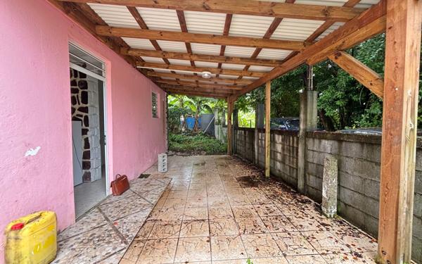 Immeuble à vendre    6 pièces •  Basse-Terre