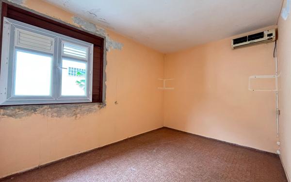 Immeuble à vendre    6 pièces •  Basse-Terre