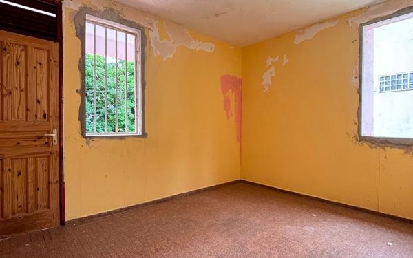 Immeuble à vendre    6 pièces •  Basse-Terre