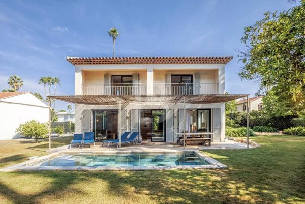 A vendre à l'ouest du Cap d'Antibes, belle villa provençale neuve