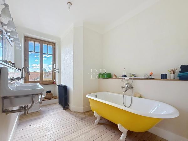 A vendre à GAILLARD (74), Maison Bourgeoise P7 de 227 m² + dépendance sur terrain d'env. 1200 m²