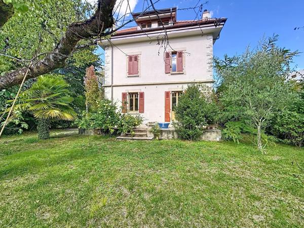 A vendre à GAILLARD (74), Maison Bourgeoise P7 de 227 m² + dépendance sur terrain d'env. 1200 m²