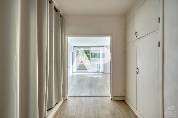 Appartement Rueil Malmaison 2 pièce(s) 49.37 m2 €279 800 ** - Référence 19308