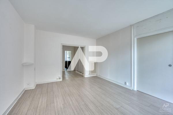 Appartement Rueil Malmaison 2 pièce(s) 49.37 m2 €279 800 ** - Référence 19308