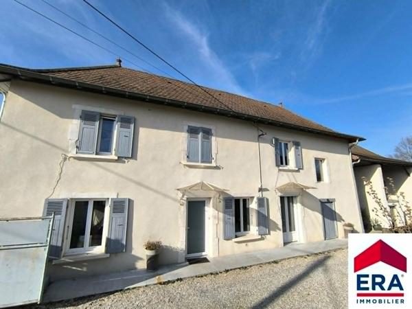 Maison de charme à Veyrins-Thuellin : 6 pièces, 4 chambres, poêle à granulés et terrain XXL !