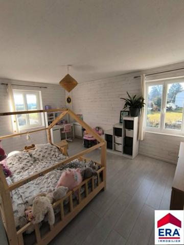 Maison de charme à Veyrins-Thuellin : 6 pièces, 4 chambres, poêle à granulés et terrain XXL !